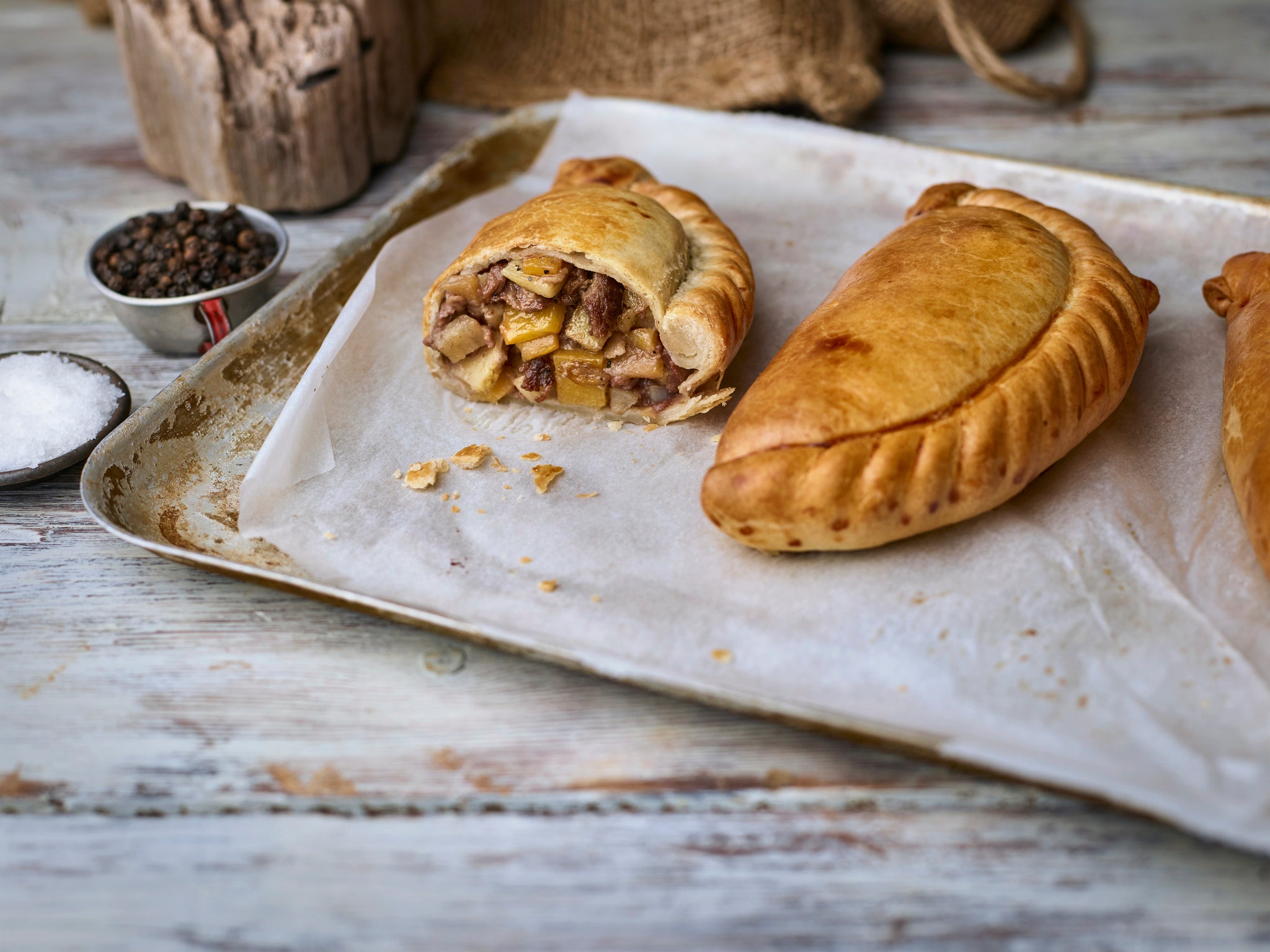 Mixed Box of 20 x Pasties (Meat + Vegan) 283g